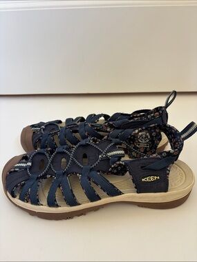 Rare KEEN Whisper Navy Floral Waterproof Closed Toe Hiking Sandals Women’s 9.5